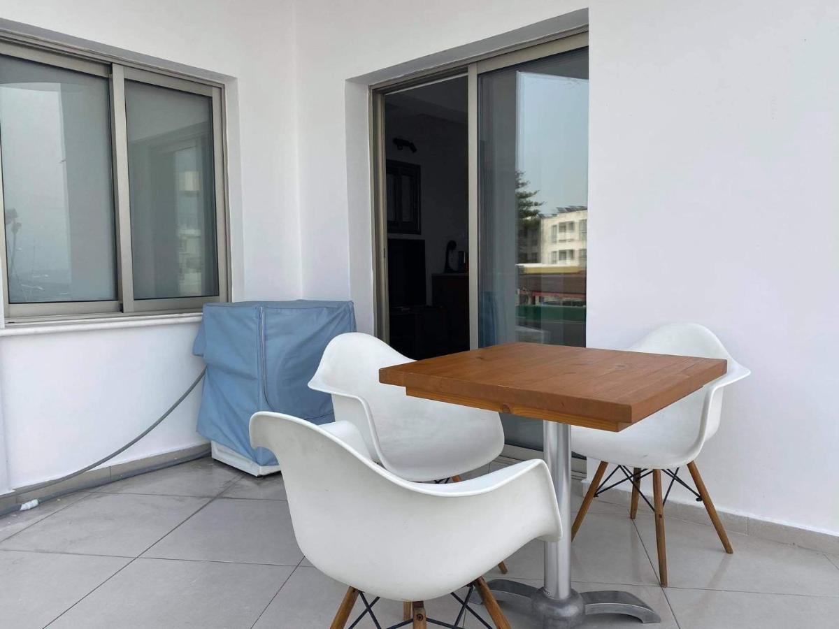 Beachside Apartment In Kato Paphos Lighthouse 81 Kültér fotó