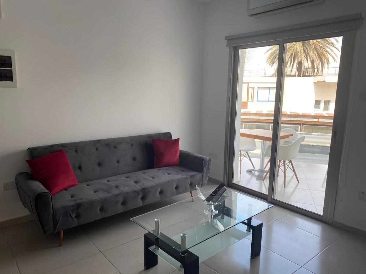 Beachside Apartment In Kato Paphos Lighthouse 81 Kültér fotó